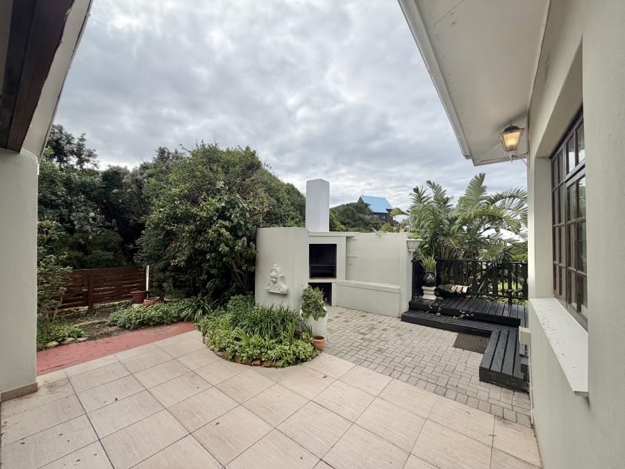 4 Bedroom Property for Sale in Paradise Beach Eastern Cape